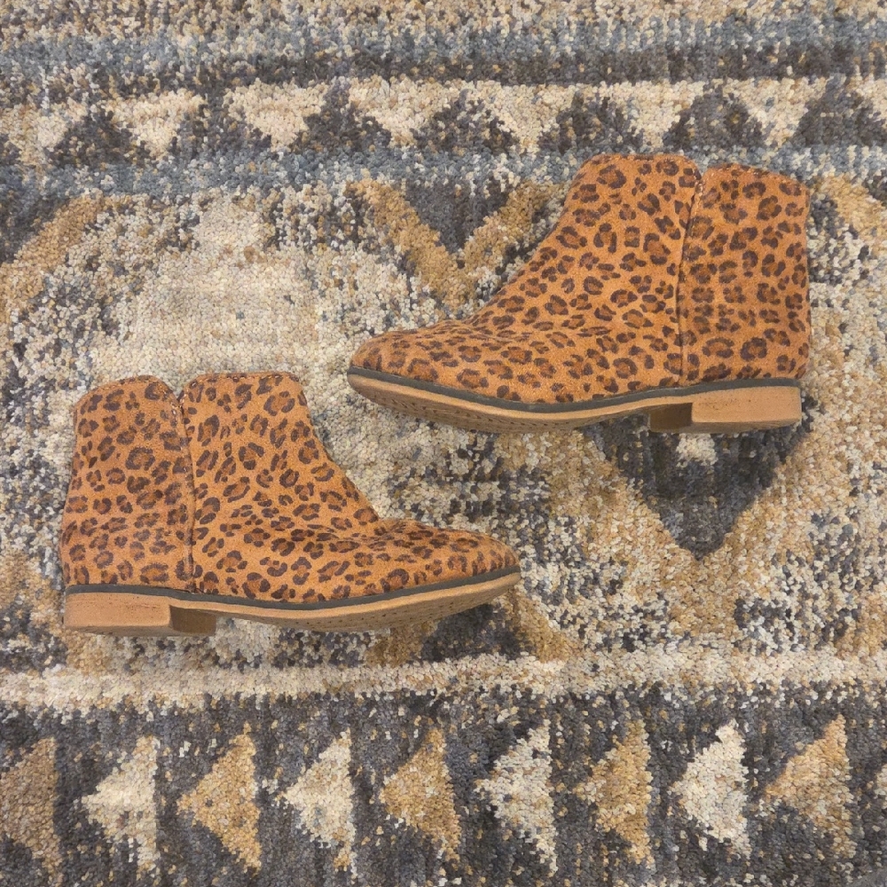 Cat & Jack Leopard Print Booties
